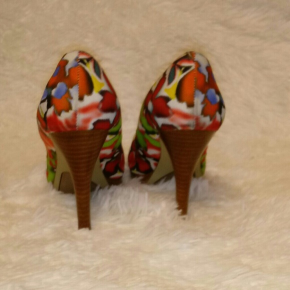 Nine West Peep Toe Heels - Picture 3 of 5